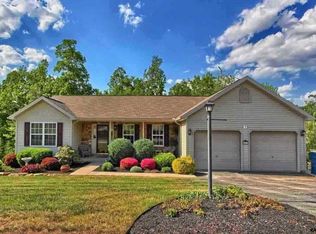 4447 Lynwood Dr, Spring Grove, PA 17362