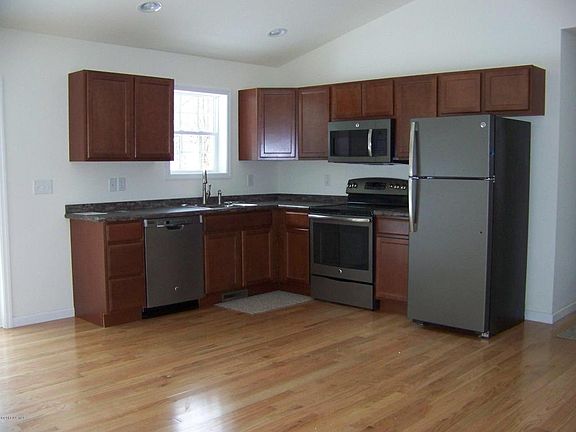 4th image of 45 Parkview Ave
