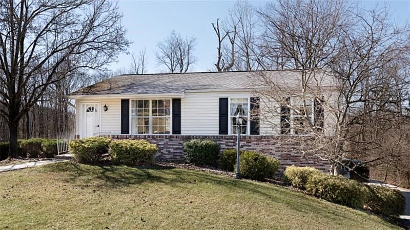 1st image of 526 Chaparral Dr
