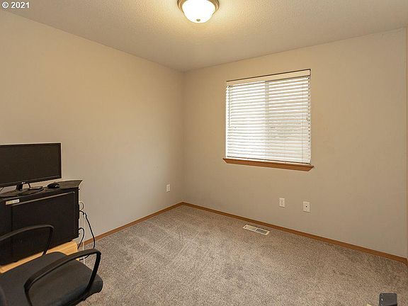 5th image of 5201 NE 25th Pl