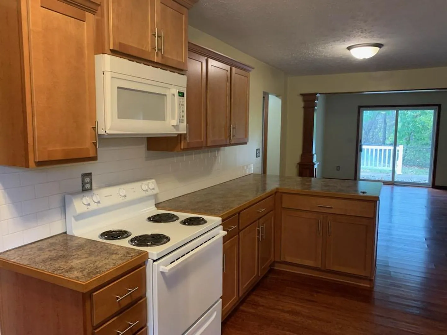 Private 4 Bedroom 2 1/2 Bath House — Photo 2