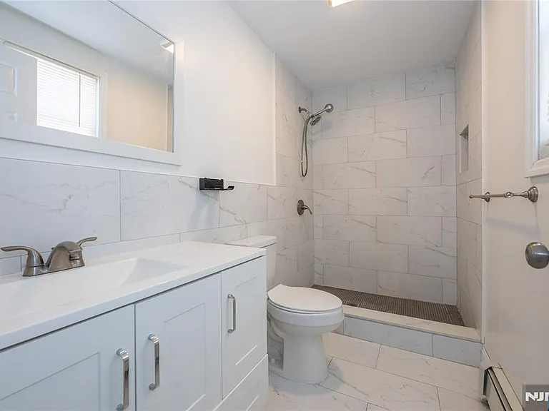 238 Van Ave — Photo 33