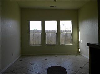 3rd image of 1923 Amberwood Ln