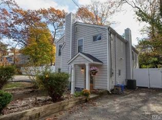 42 Narcissus Rd, Rocky Point, NY 11778