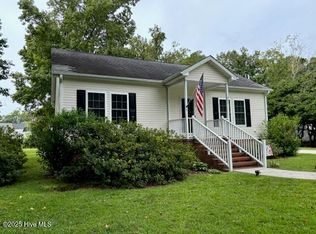 405 Vandemere St, Oriental, NC 28571