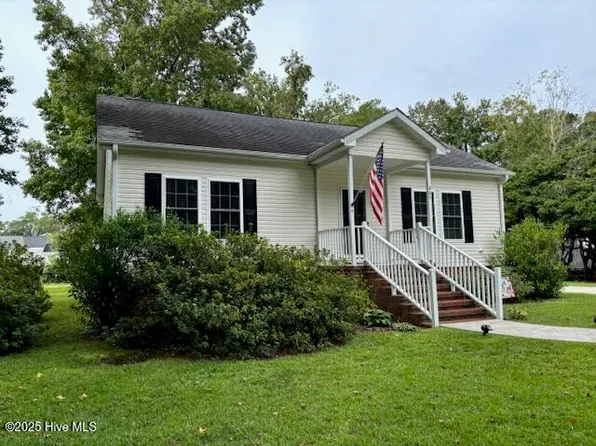 405 Vandemere Street, Oriental, NC 28571