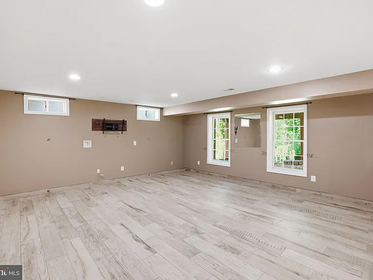 5767 Bush Hill Dr — Photo 50