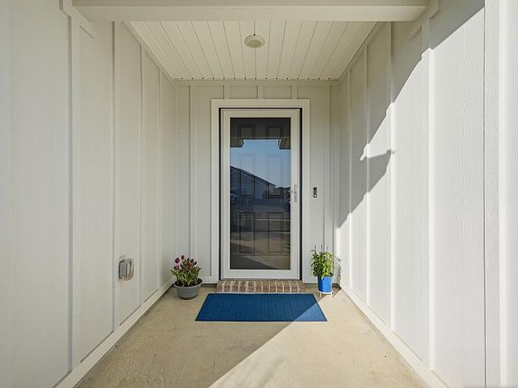 4th image of 832 Otto Loop