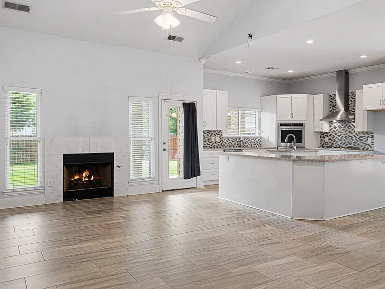 8406 Willowbrook Dr — Photo 6