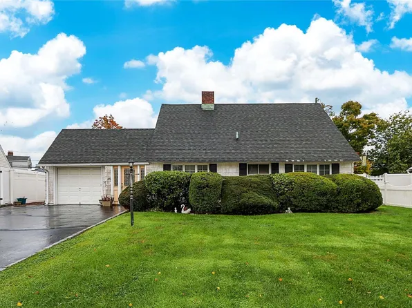 43 Glazer Lane, Levittown, NY 11756