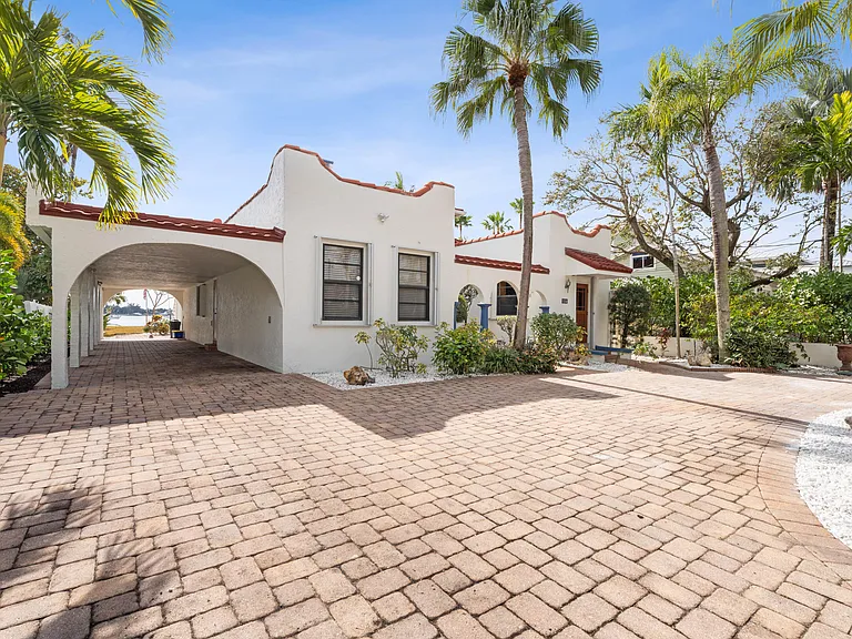 114 S Lake Dr — Photo 10