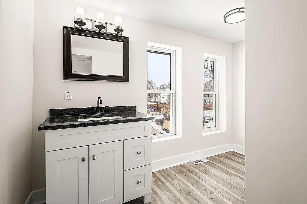 4 bed, 2072 sqft, $2,500 — Photo 3