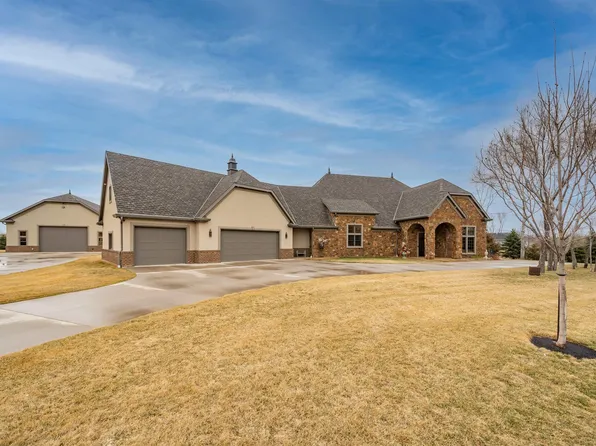 415 7th St NE, Huron, SD 57350