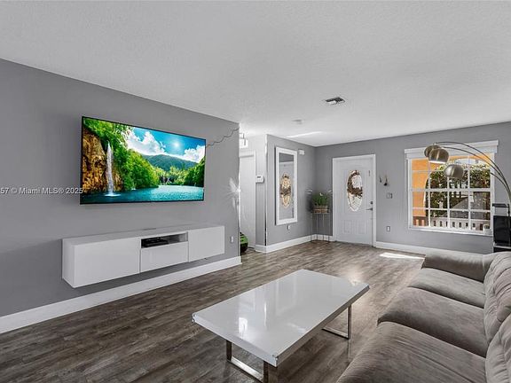 2nd image of 4055 Eastridge Dr #4055
