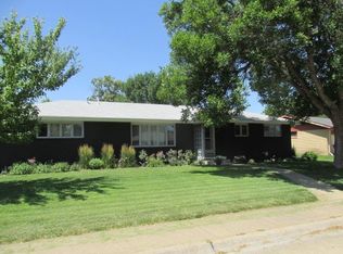2310 Grand Crescent Dr, Gothenburg, NE 69138