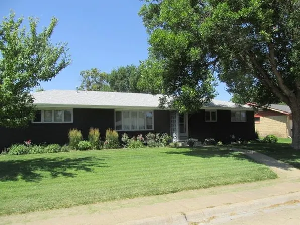 2310 Grand Crescent Dr, Gothenburg, NE 69138