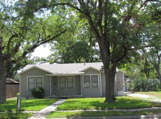 817 Maple St, Uvalde, TX 78801