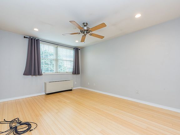 4th image of 25-19 35th St #4E