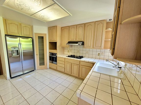 2nd image of 838 25th Ave
