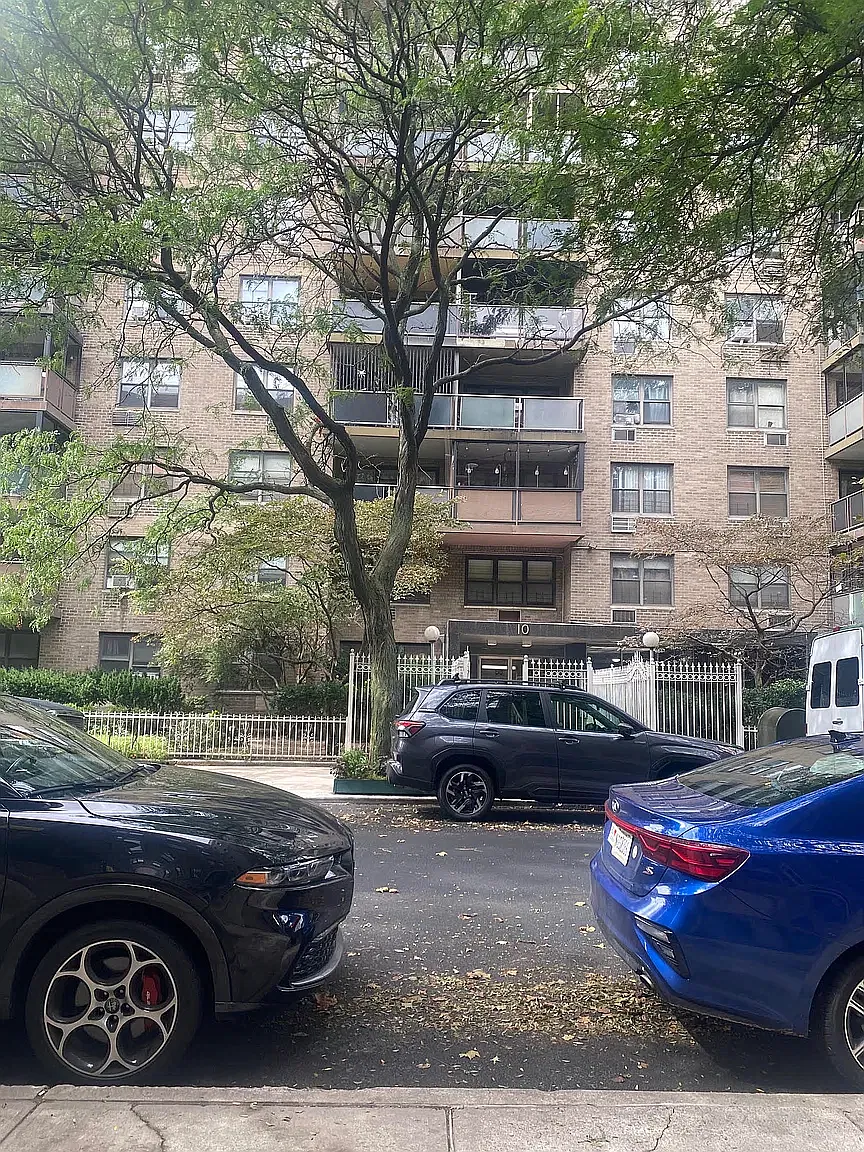 10 Stratford Road — Photo 1
