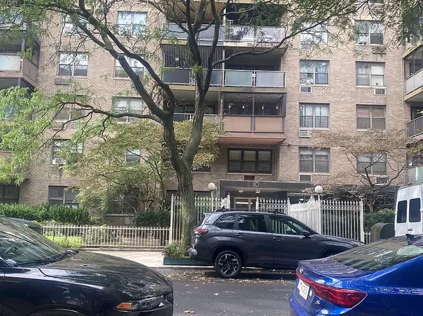 10 Stratford Rd APT 1F, Brooklyn, NY 11218