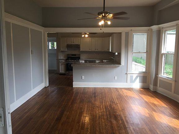 Dinning Area to Kitchen
