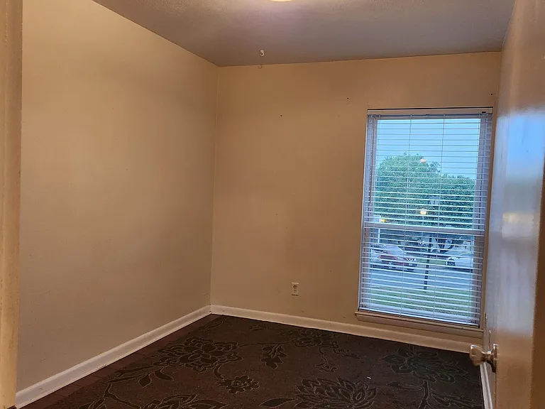 1394 Bradley Dr — Photo 17