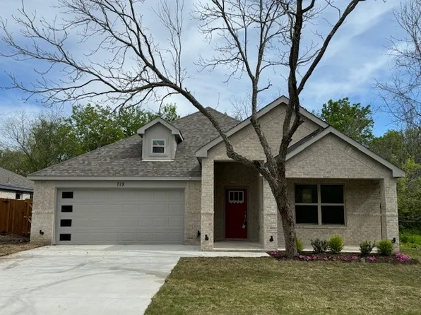 719 Mineral Wells St, Terrell, TX 75160