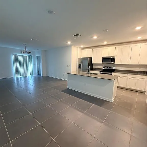 926 Jackson Ave — Photo 2