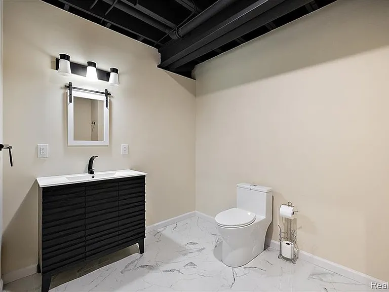 1109 Bennaville Ave — Photo 39