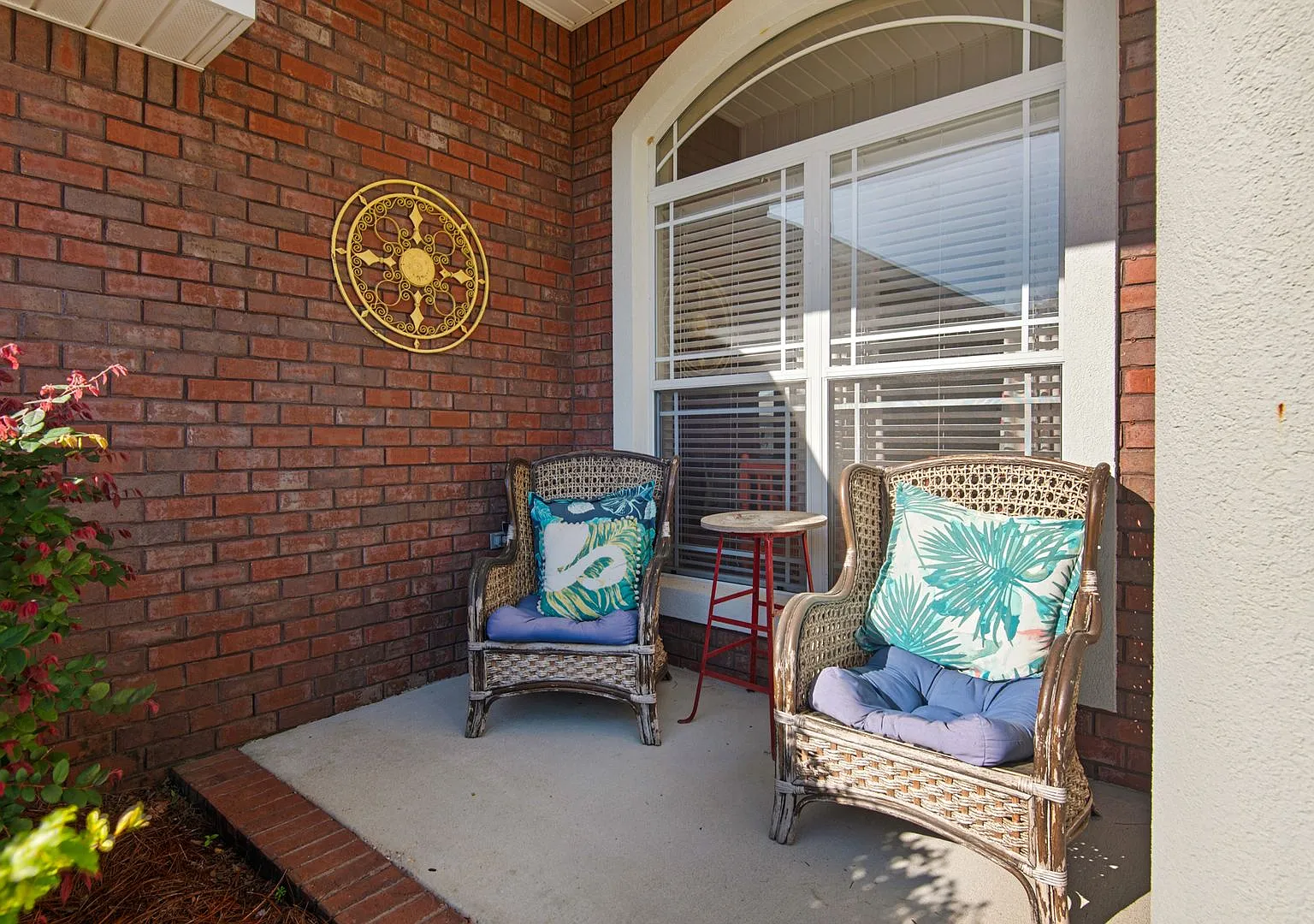 Splash in with a 4/2 pool home in Holly-Cliff Estates! — Photo 3