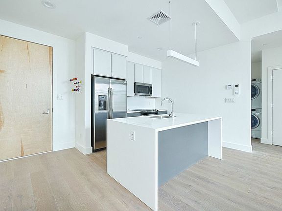 5th image of 271 W 125th St Ste 301