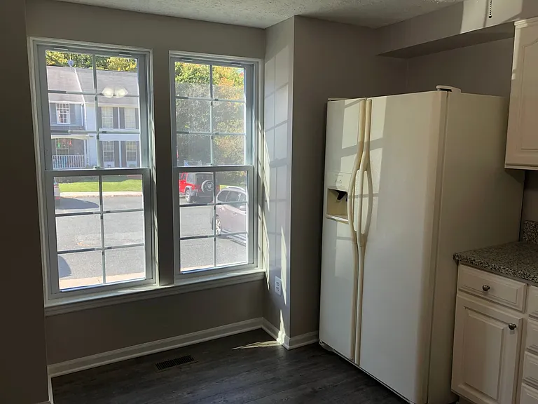 1818 Chester Way — Photo 7