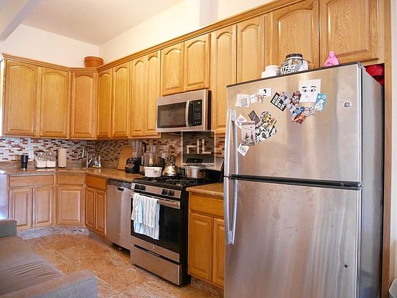 5th image of 848 Manhattan Ave APT 4R