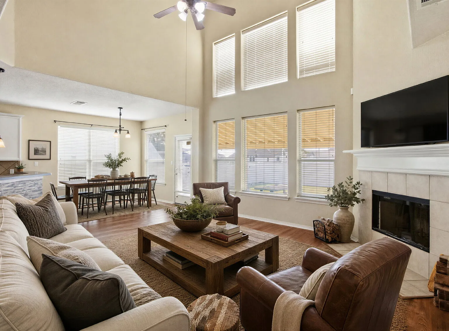 4 Bedrooms, Soaring Ceilings, Office, Game Room & Community Pool — Photo 2