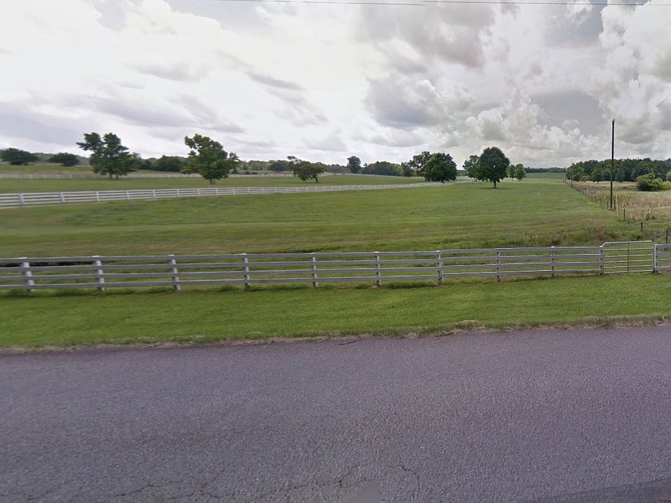 2nd image of 210 Concord Rd