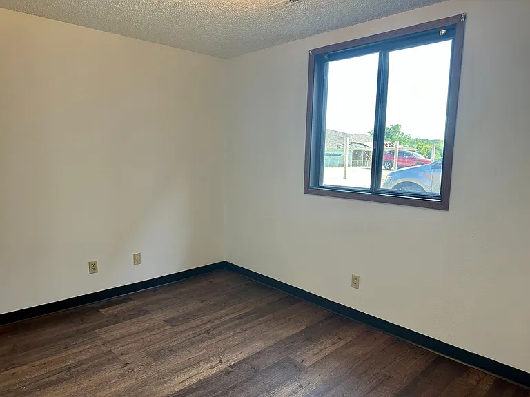 2 Bedroom 1 Bathroom Apartments — Photo 11