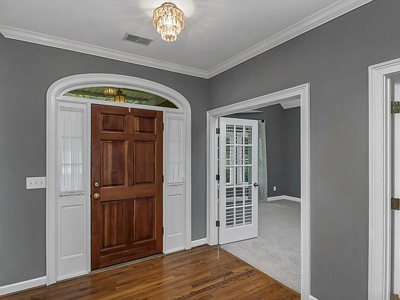 3rd image of 601 Somerton Ct