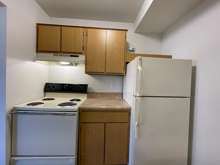 Charter Oaks Apartments — Photo 201