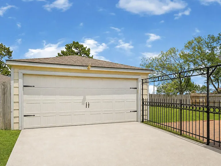 539 Belwin Dr — Photo 32