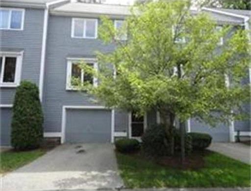1st image of 10 Country Hill Ln
