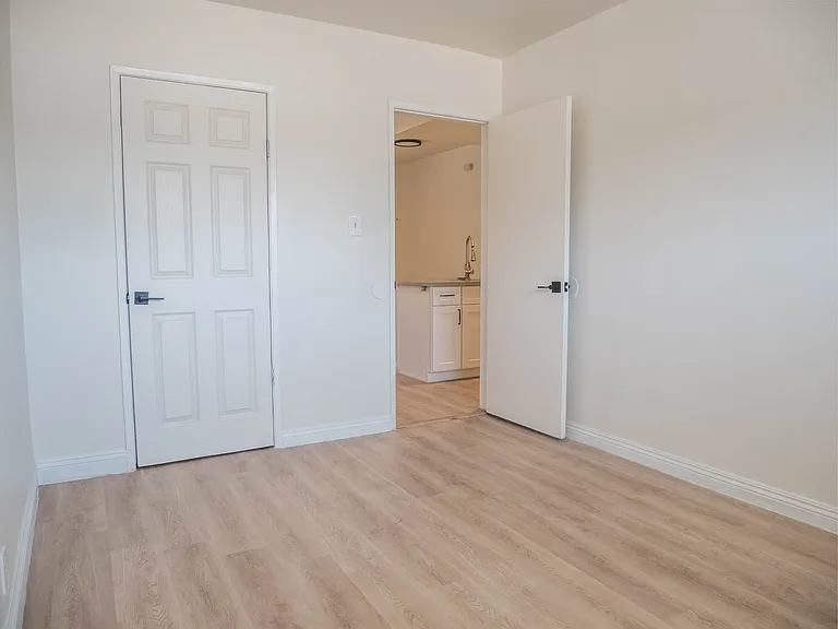 164333 Woodruff Ave #12 — Photo 5