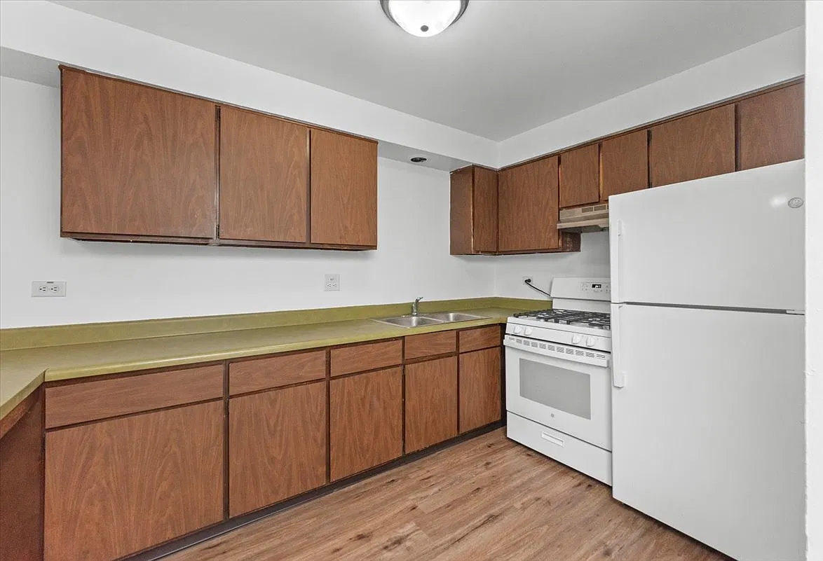 124 W Washington St — Photo 3