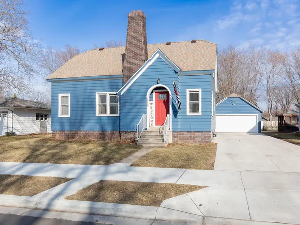 207 Columbus Ave N, New Prague, MN 56071