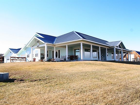 3rd image of 581 Hidden Acres Dr