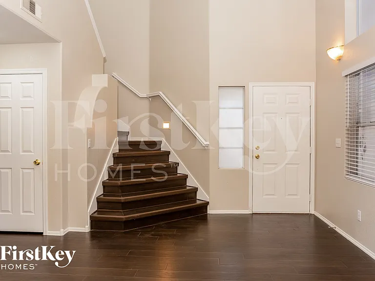 9947 Pioneer Ave — Photo 3