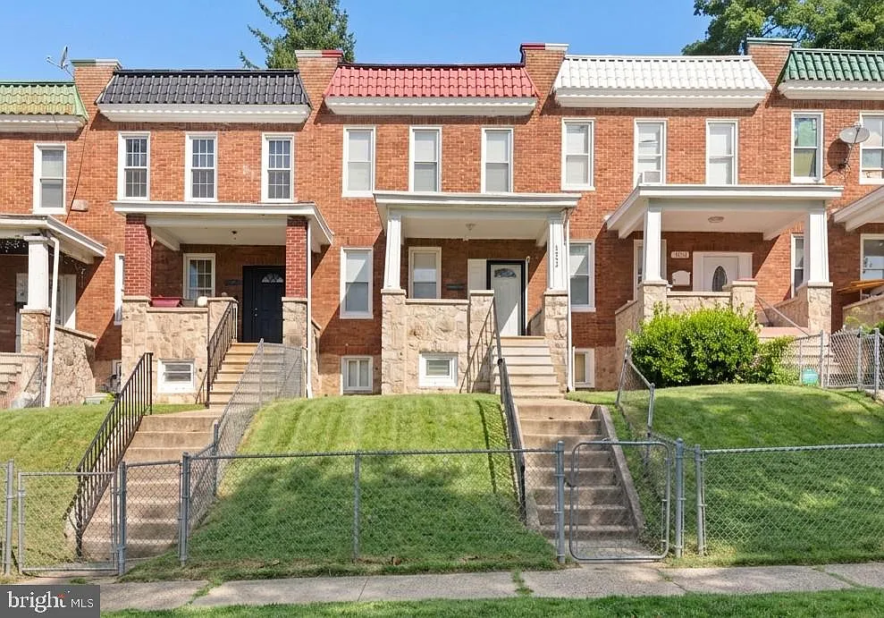 3 bed, 2.0 bath, 1664 sqft, $2,200 — Photo 1