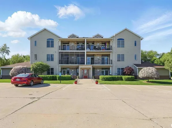 1871 Stone Gate Cir Unit 4, Davenport, IA 52807