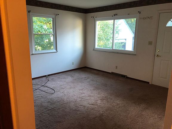 3rd image of 1350 Seward Ave