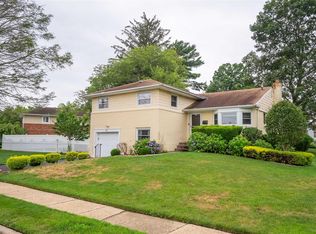 98 Virginia Ave, Plainview, NY 11803